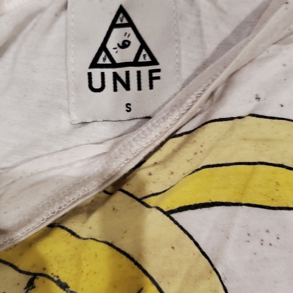 UNIF *Banana Split Batwing Distressed Asymmetrical Tee - Picture 7 of 8